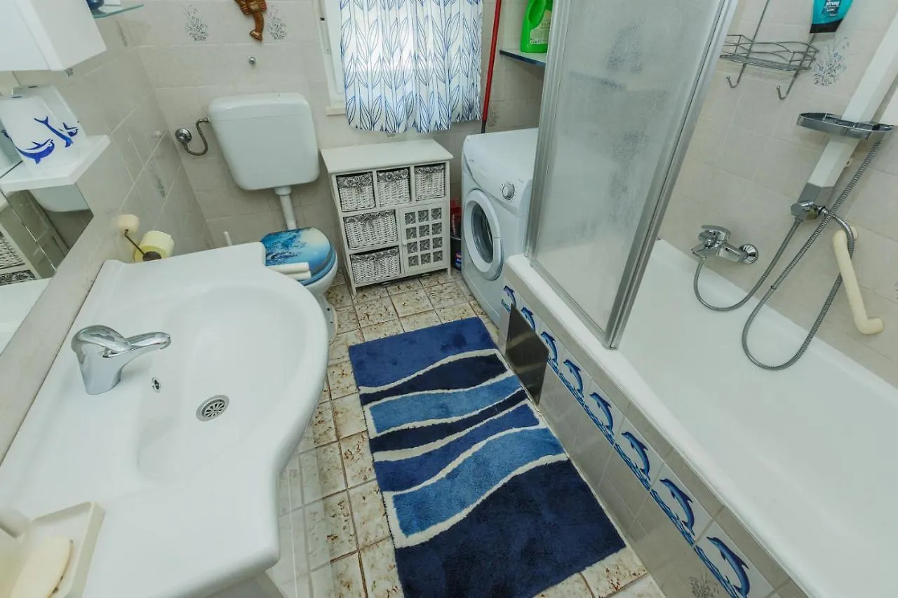 Smjestaj L Za Rad, Odmor, Grupe I Pojedince Apartment Kastela Croatia