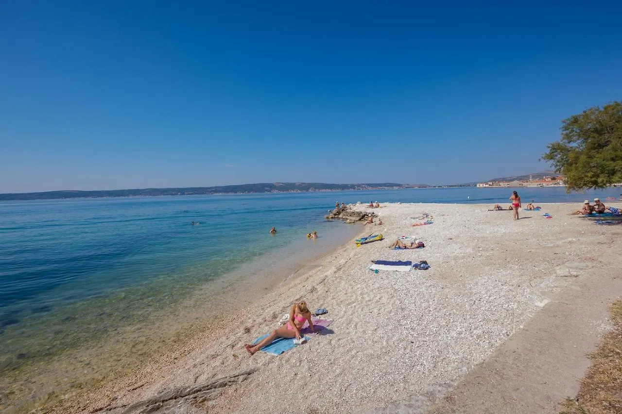 Smjestaj L Za Rad, Odmor, Grupe I Pojedince Apartment Kastela Croatia