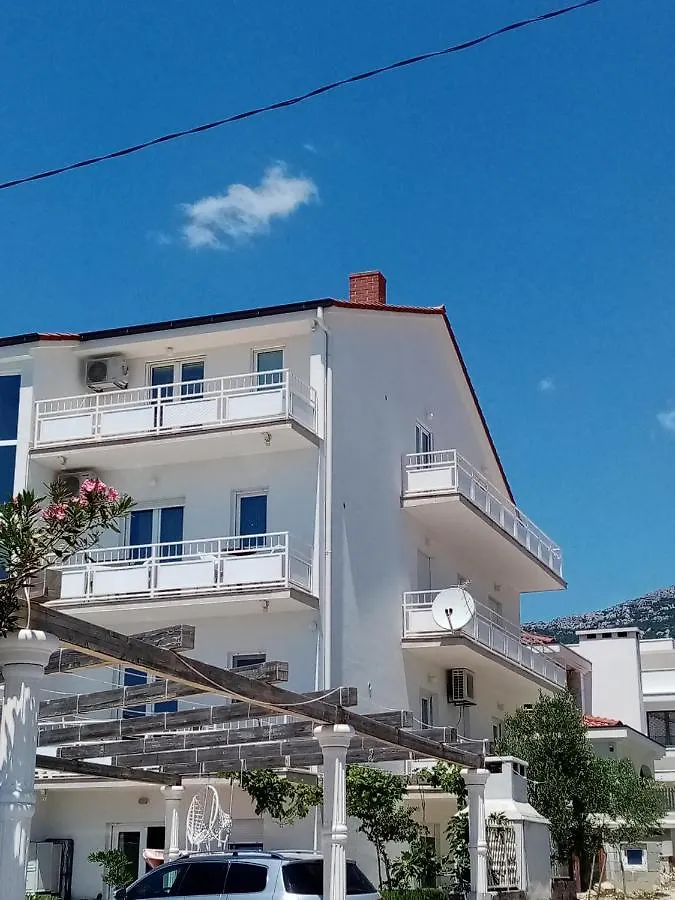 Smjestaj L Za Rad, Odmor, Grupe I Pojedince Apartment Kastela