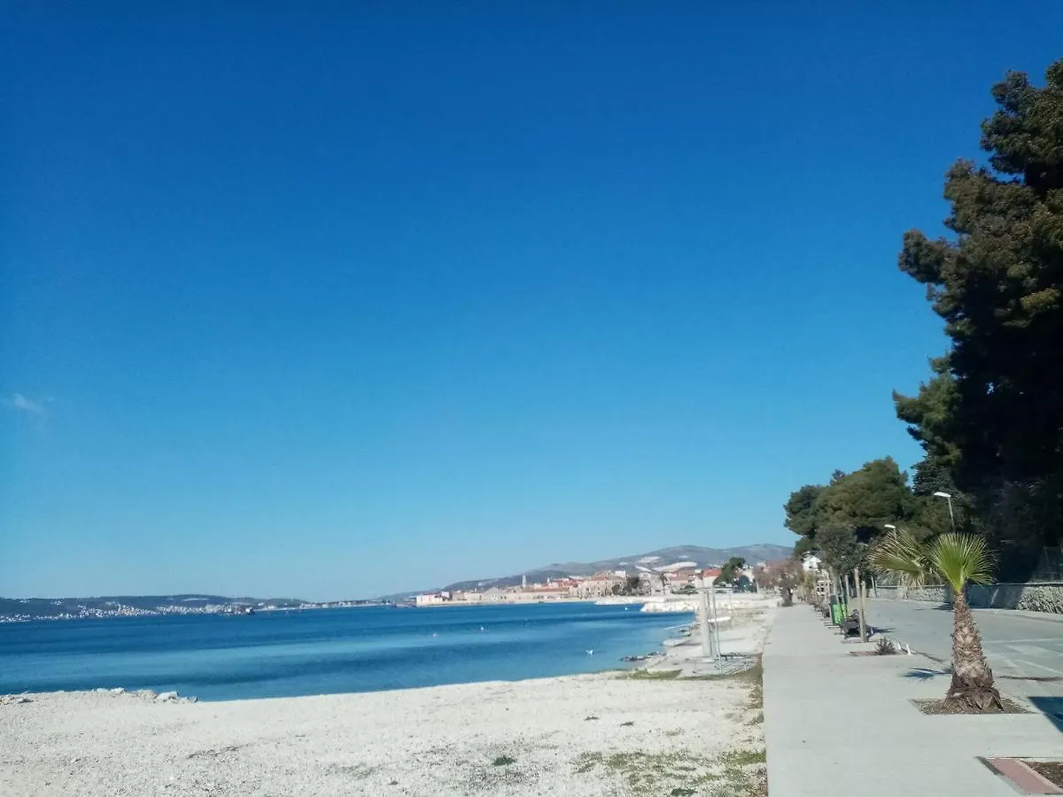 Smjestaj L Za Rad, Odmor, Grupe I Pojedince Apartment Kastela