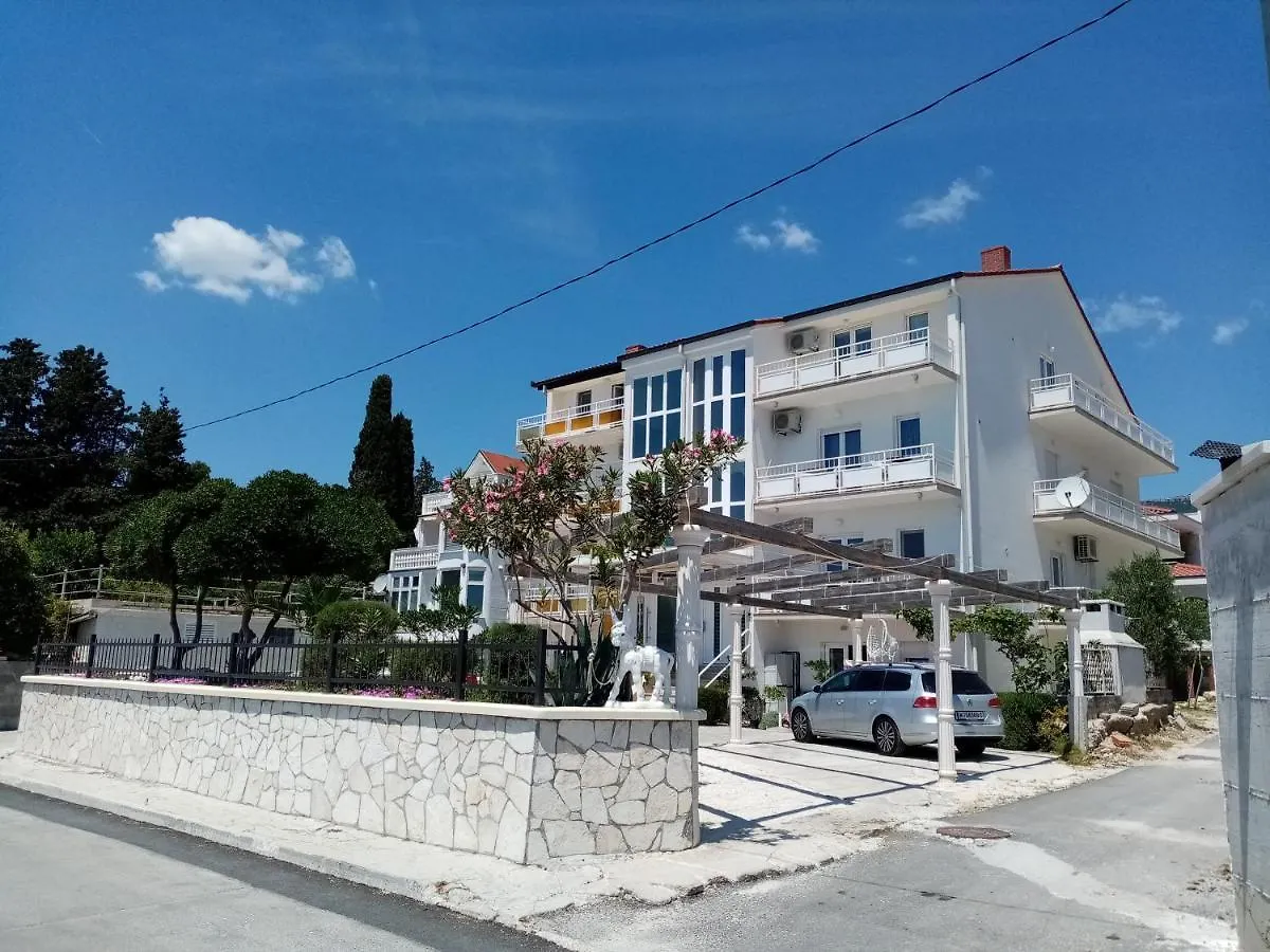 Smjestaj L Za Rad, Odmor, Grupe I Pojedince Apartment Kastela