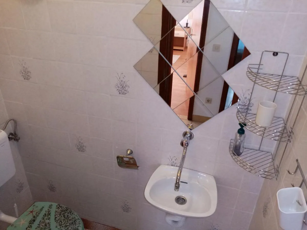 Smjestaj L Za Rad, Odmor, Grupe I Pojedince Apartment Kastela