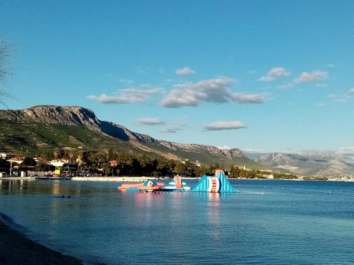 Smjestaj L Za Rad, Odmor, Grupe I Pojedince Apartment Kastela