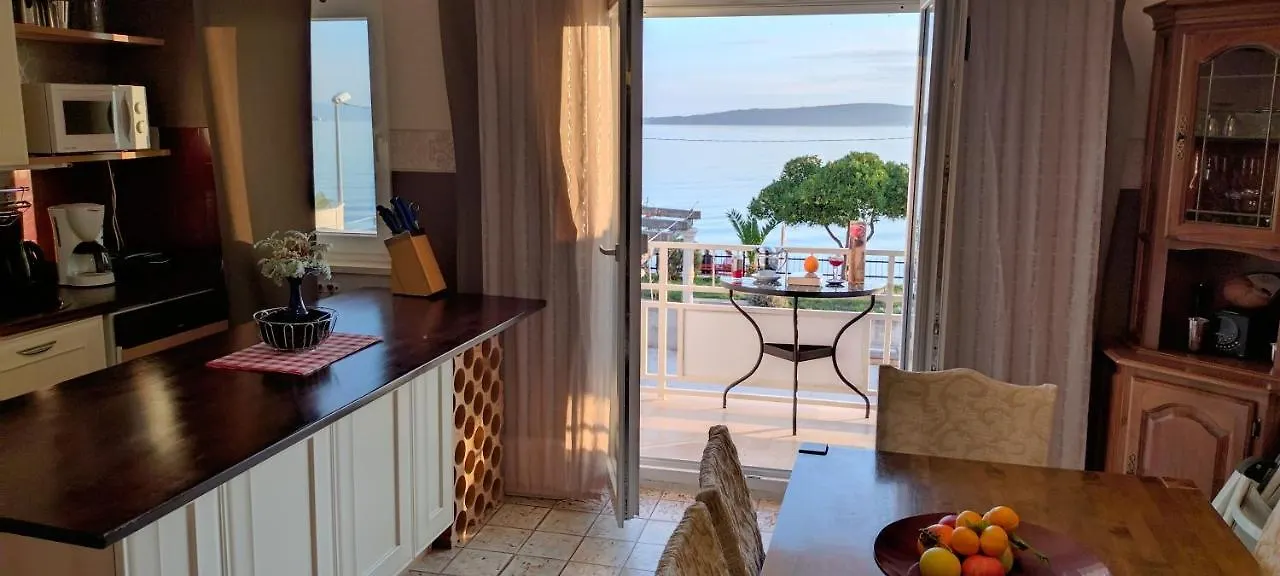 Smjestaj L Za Rad, Odmor, Grupe I Pojedince Apartment Kastela