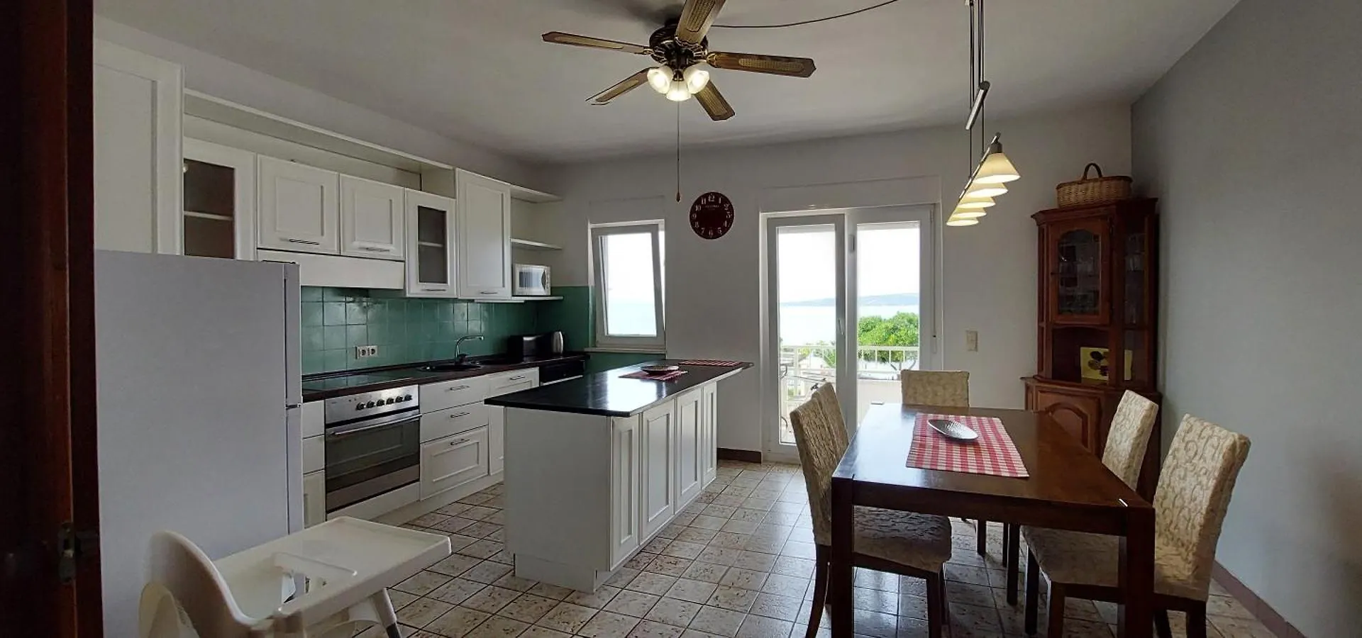 Smjestaj L Za Rad, Odmor, Grupe I Pojedince Apartment Kastela
