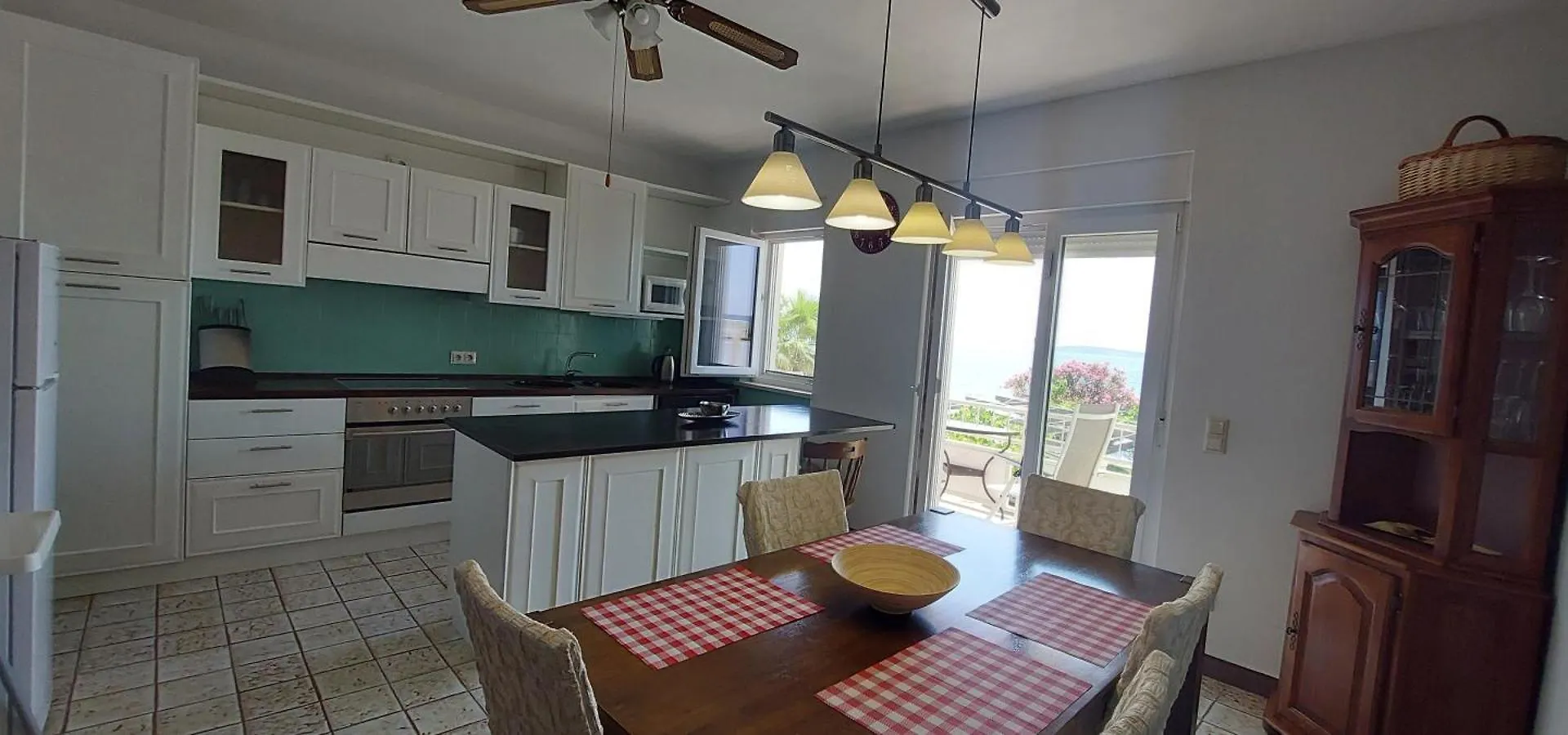 Smjestaj L Za Rad, Odmor, Grupe I Pojedince Apartment Kastela