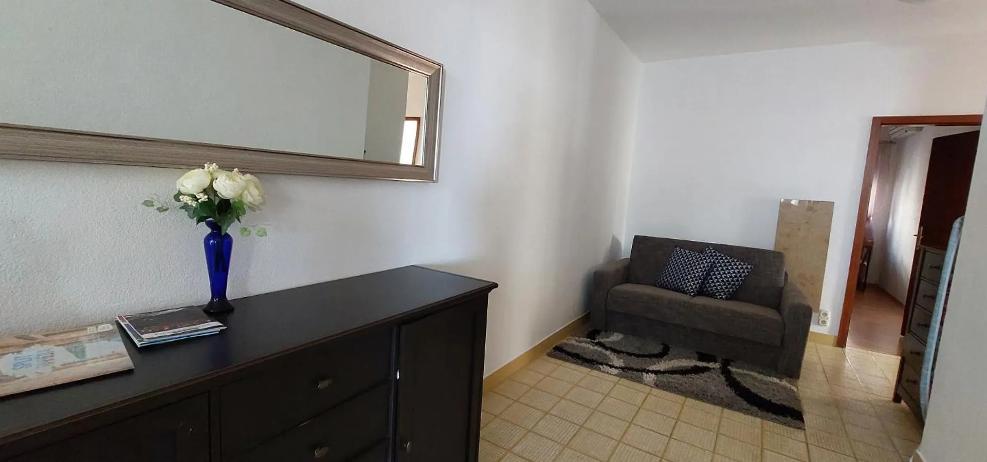Smjestaj L Za Rad, Odmor, Grupe I Pojedince Apartment Kastela Croatia