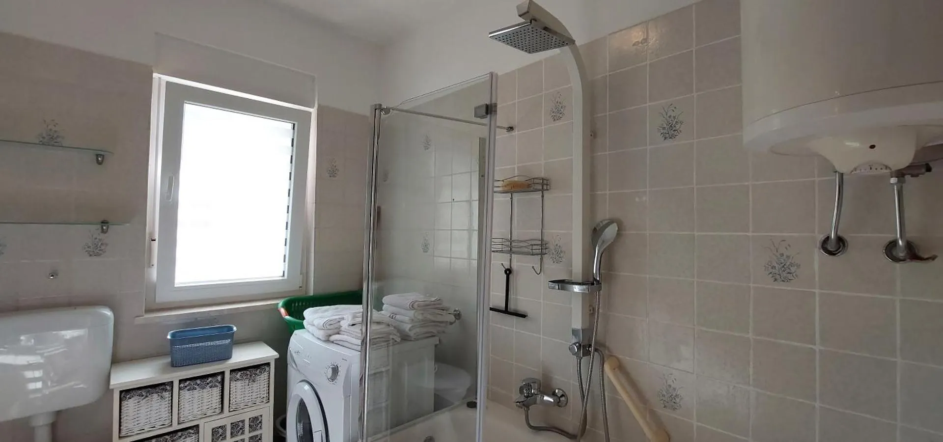 Smjestaj L Za Rad, Odmor, Grupe I Pojedince Apartment Kastela