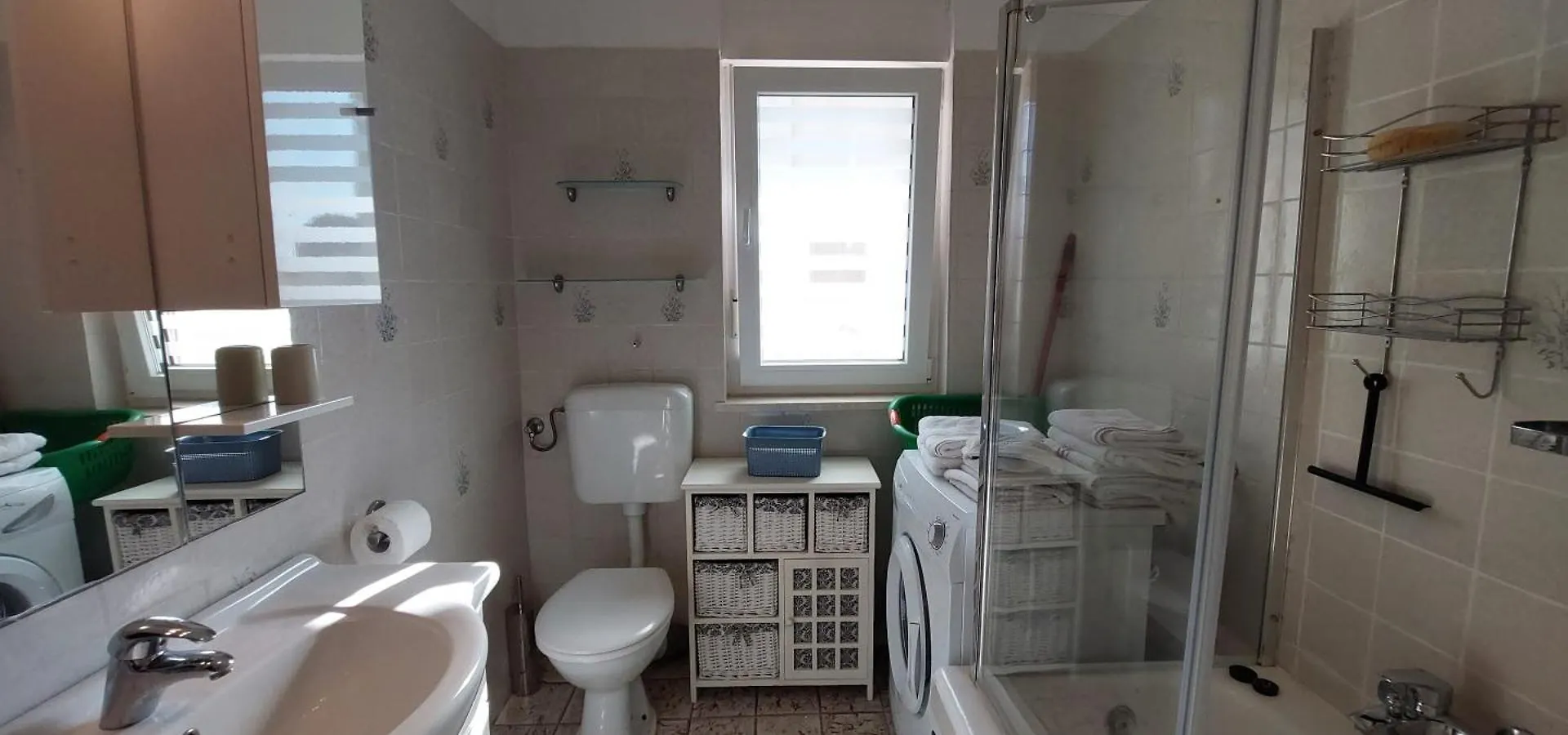 Smjestaj L Za Rad, Odmor, Grupe I Pojedince Apartment Kastela