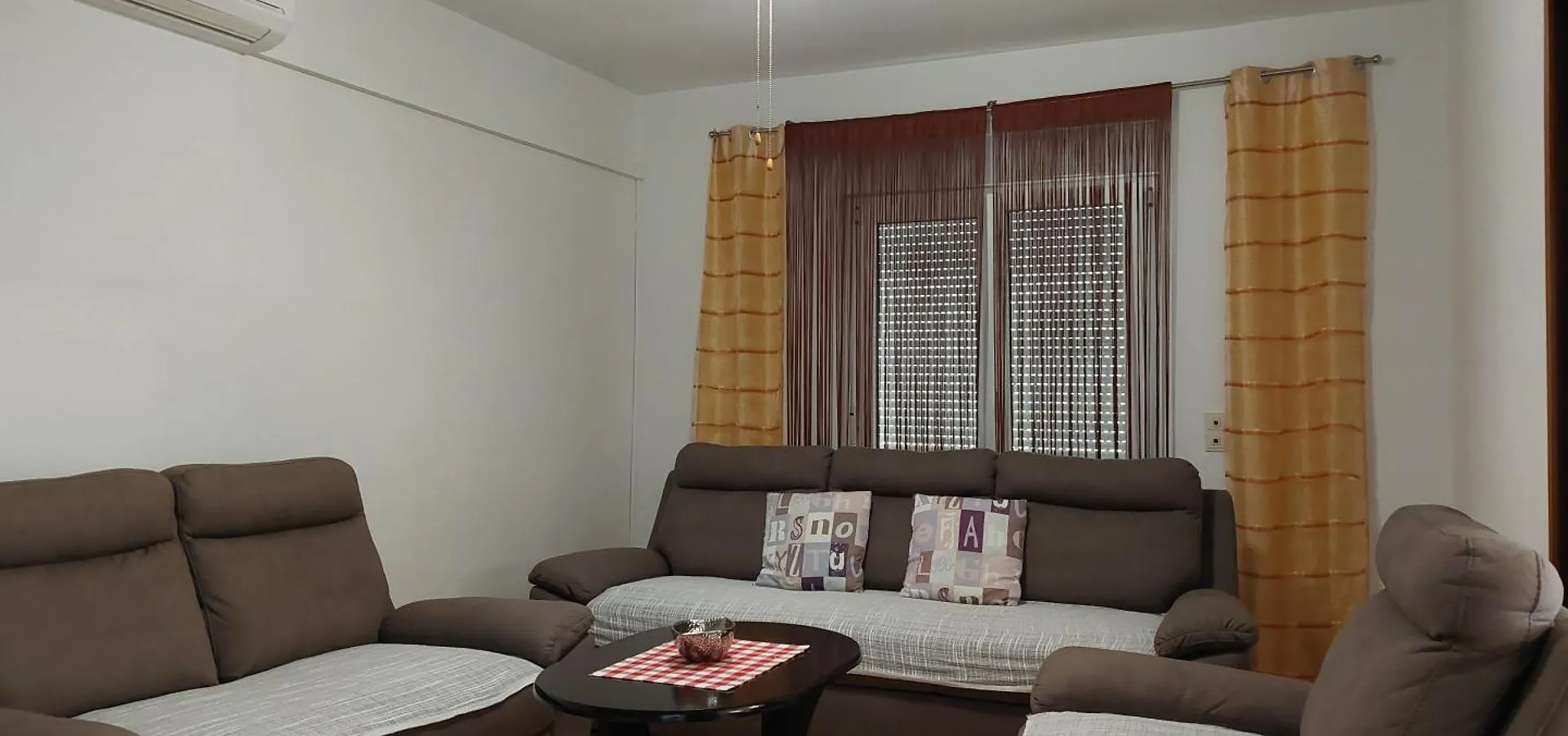Smjestaj L Za Rad, Odmor, Grupe I Pojedince Apartment Kastela